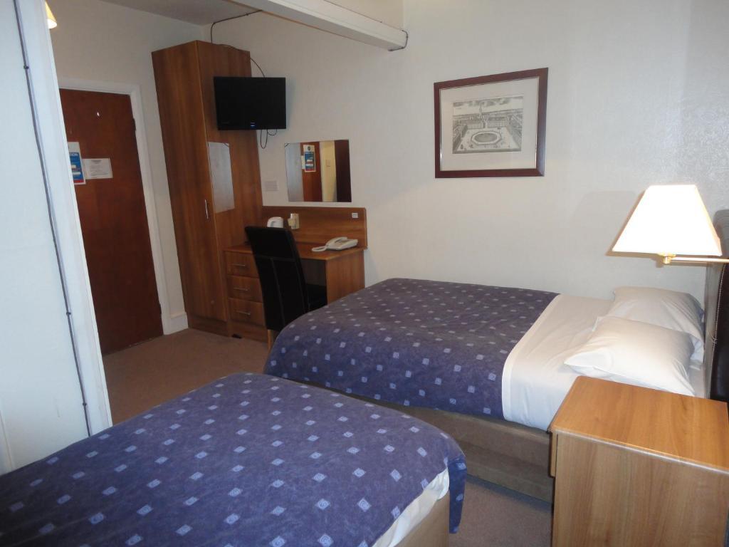 Warwick Guest house 3*